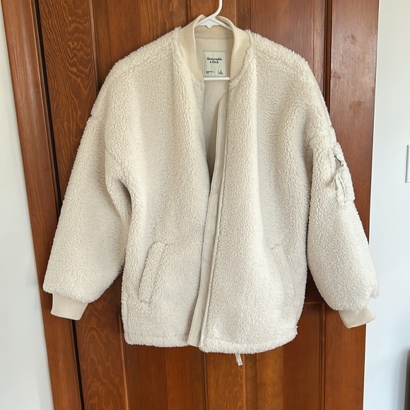 Abercrombie NWOT S Oversized Sherpa Bomber Jacket - Picture 2 of 4